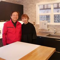 オーダーキッチンのスタディオンのお客様の笑顔