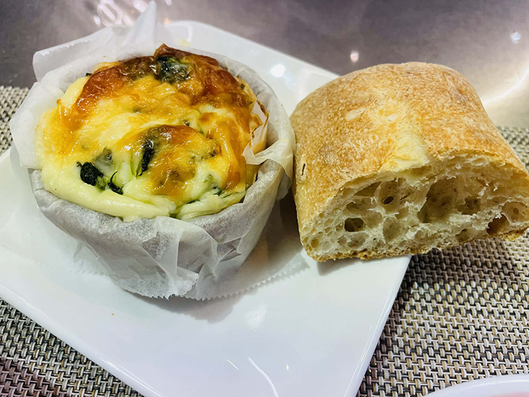 スタディオン料理教室のメニュー「ケーク・サレ」